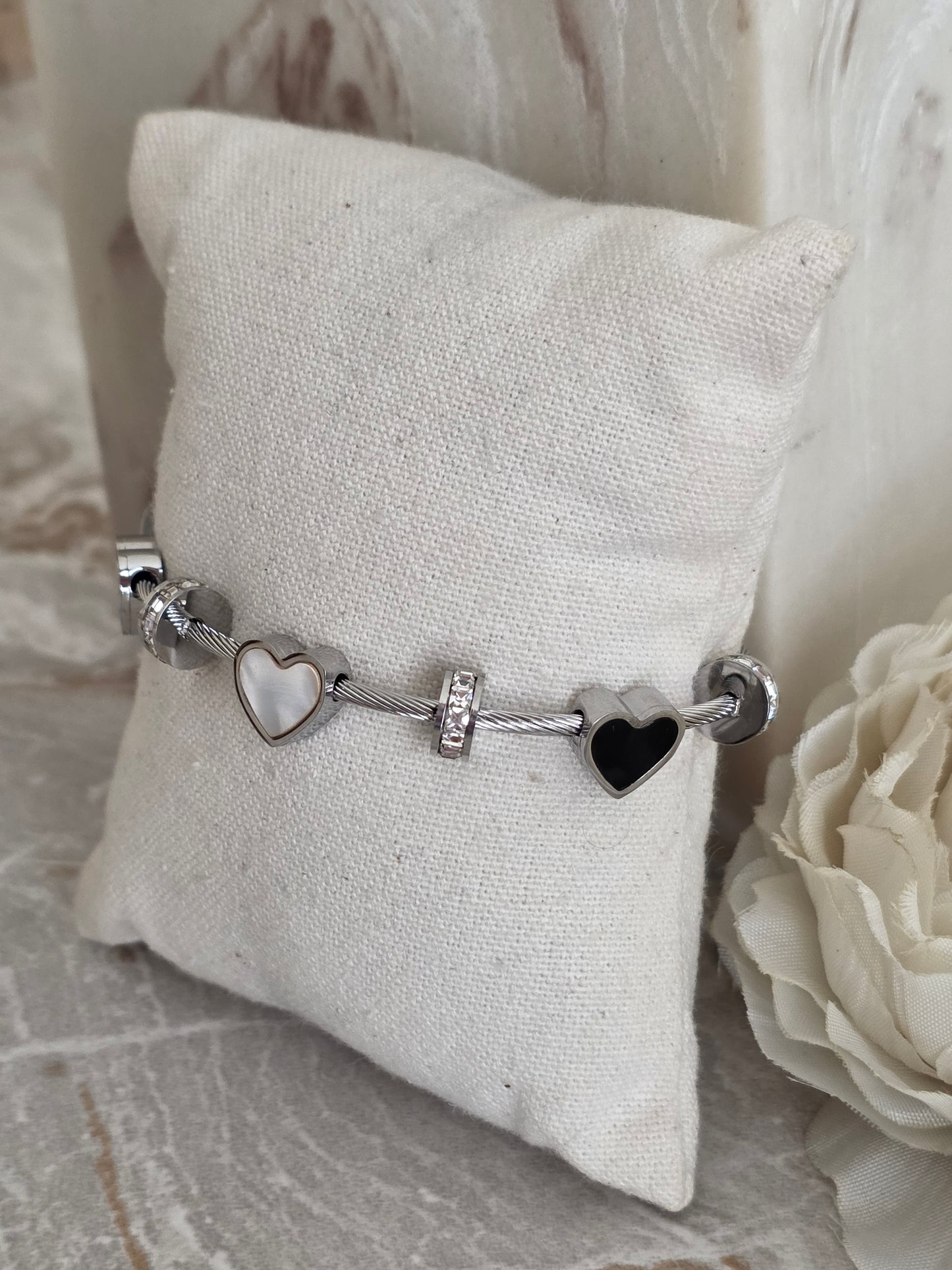 EMET HEART BANGLE SILVER