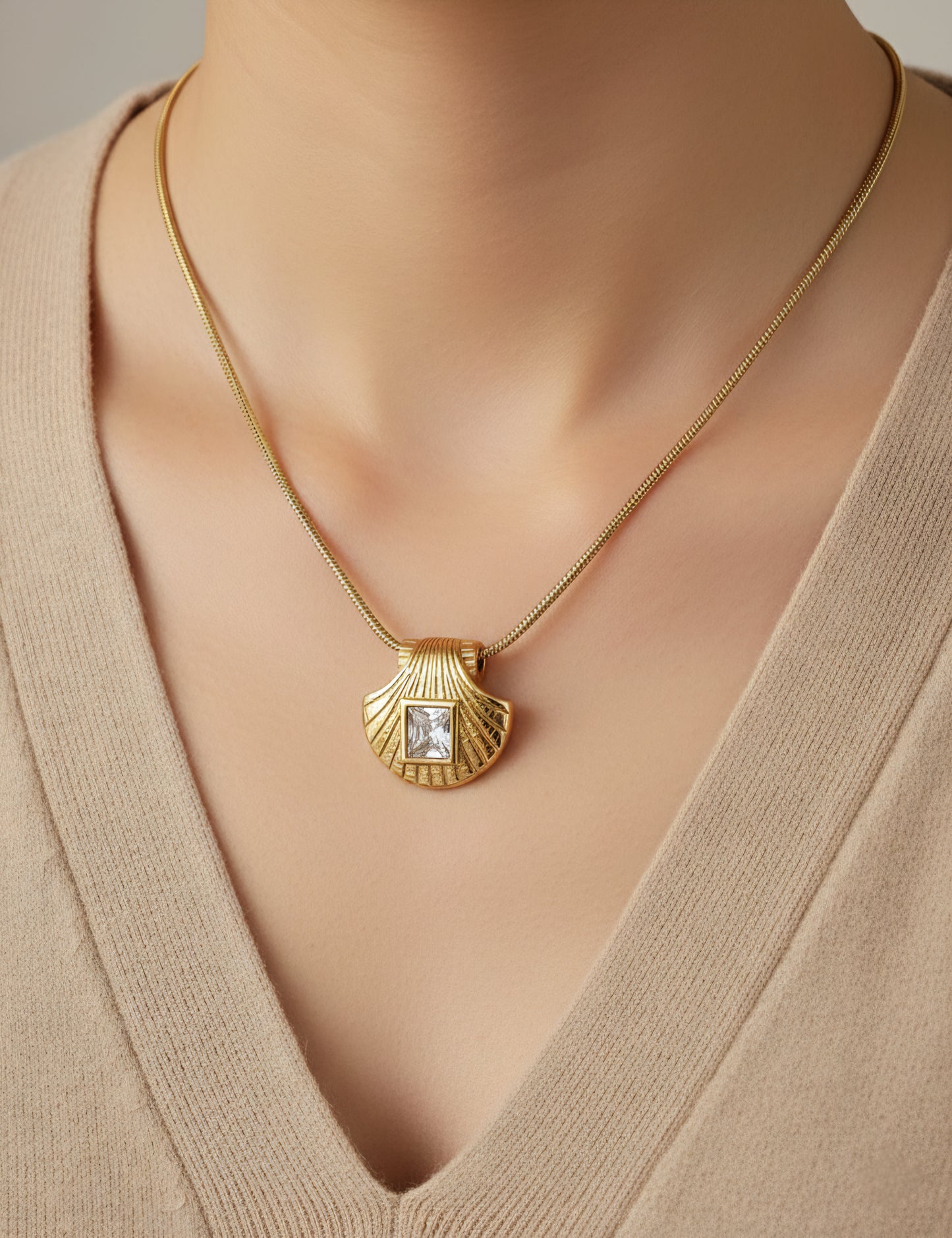 LAMARA SHELL NECKLACE