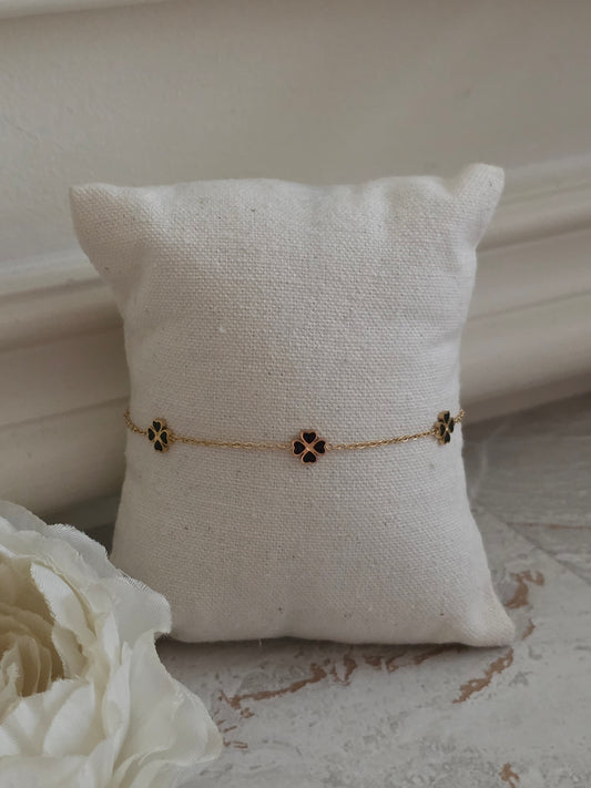 Gold dainty Clover Bracelet