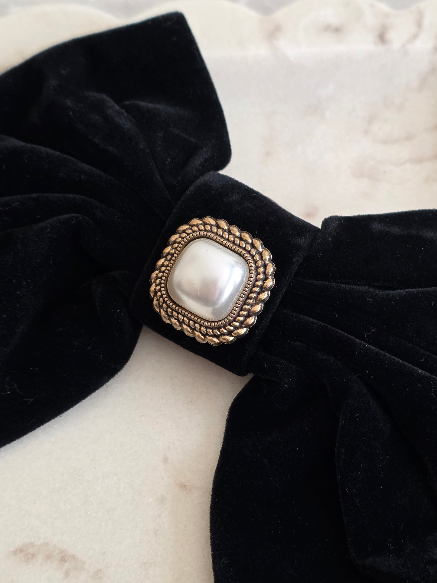 CLASSIC VELVET BOW HAIR CLIP