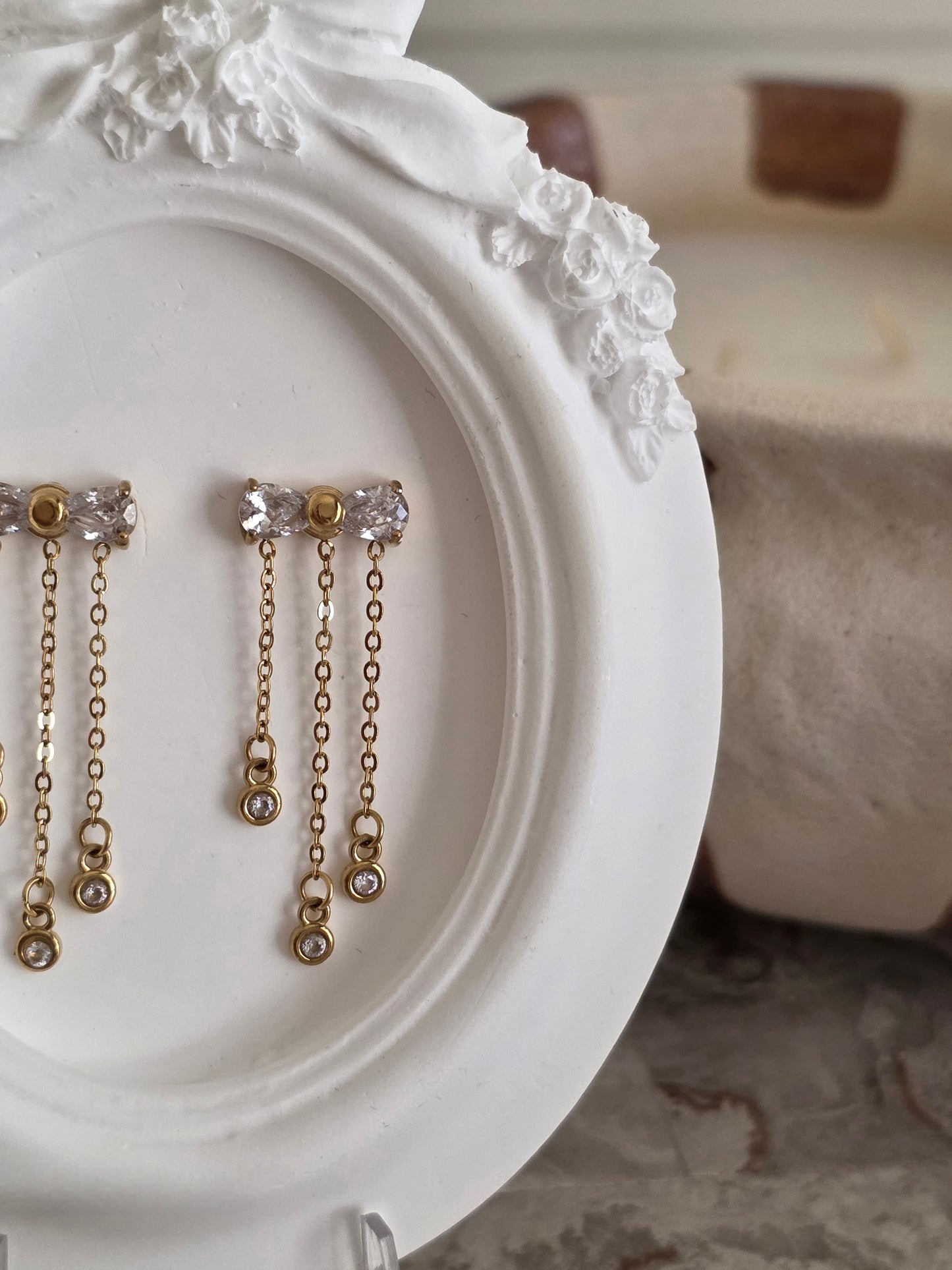 AYLIN BOW EARRINGS