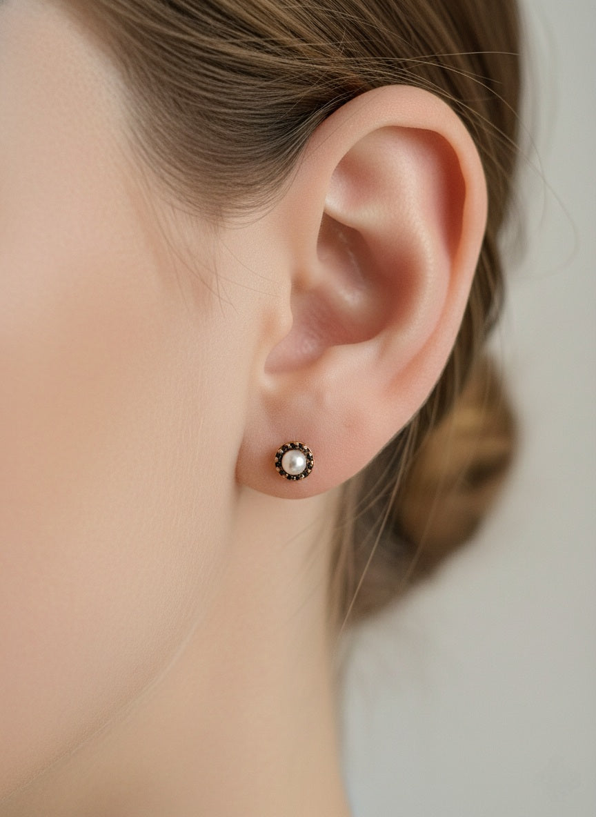 IZEL SMALL PEARL EARRINGS