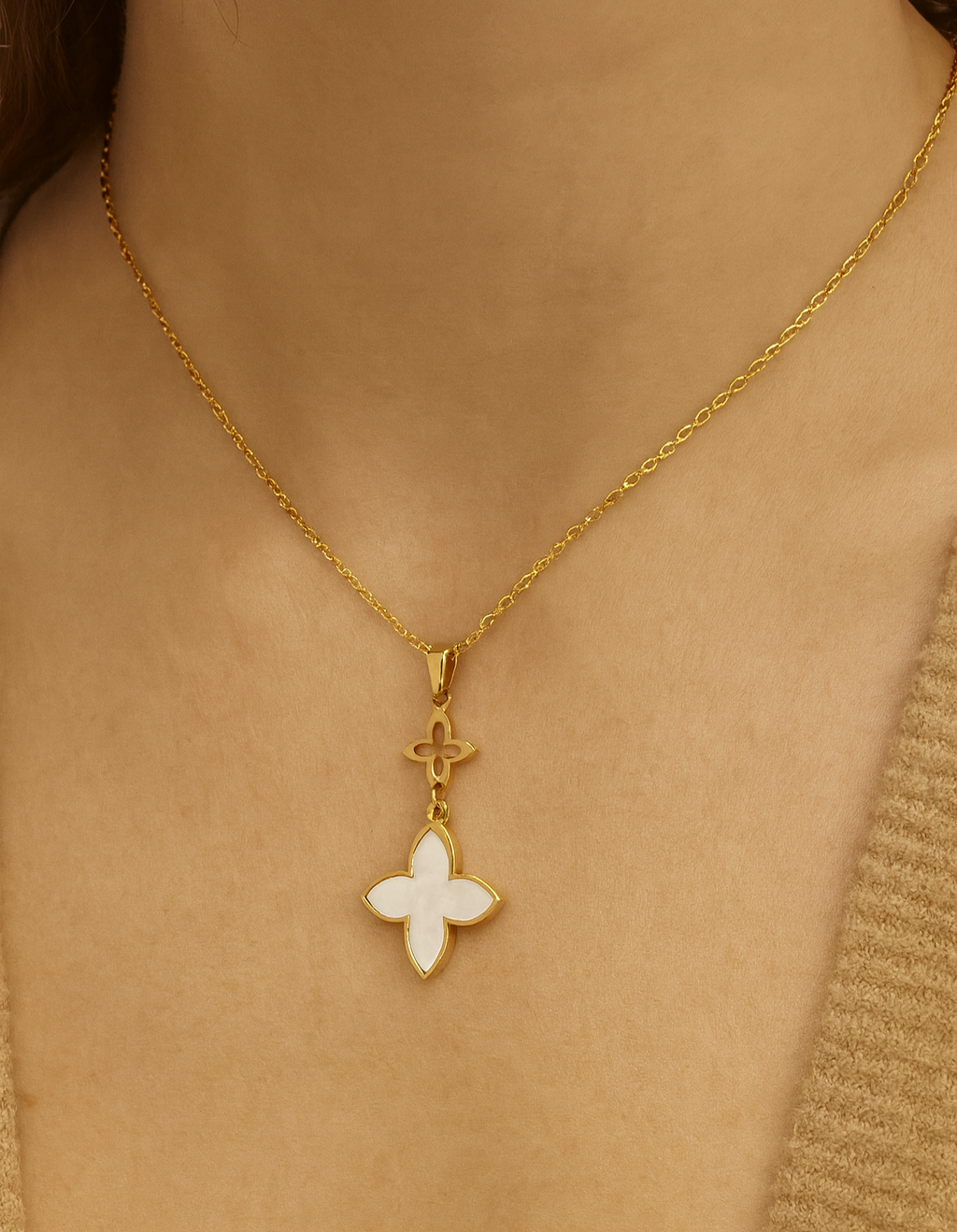 ELSIE CLOVER PENDANT NECKLACE
