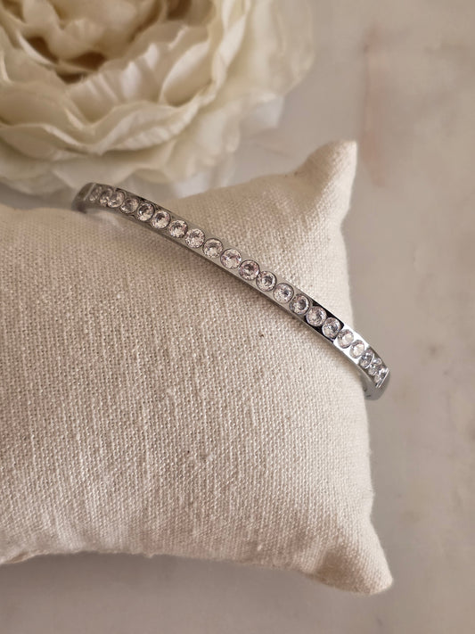 LARA BANGLE