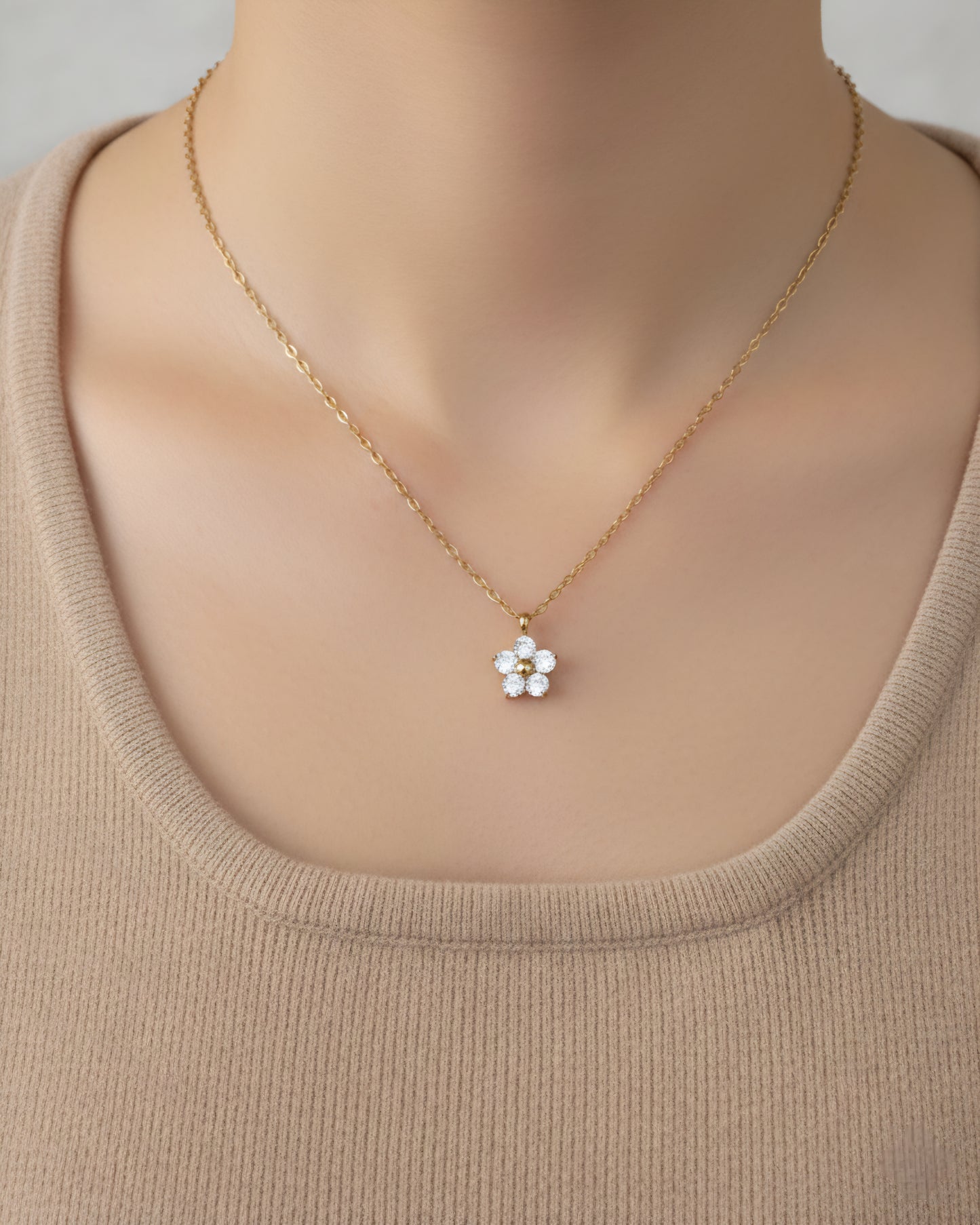 AFTA FLOWER PENDANT NECKLACE