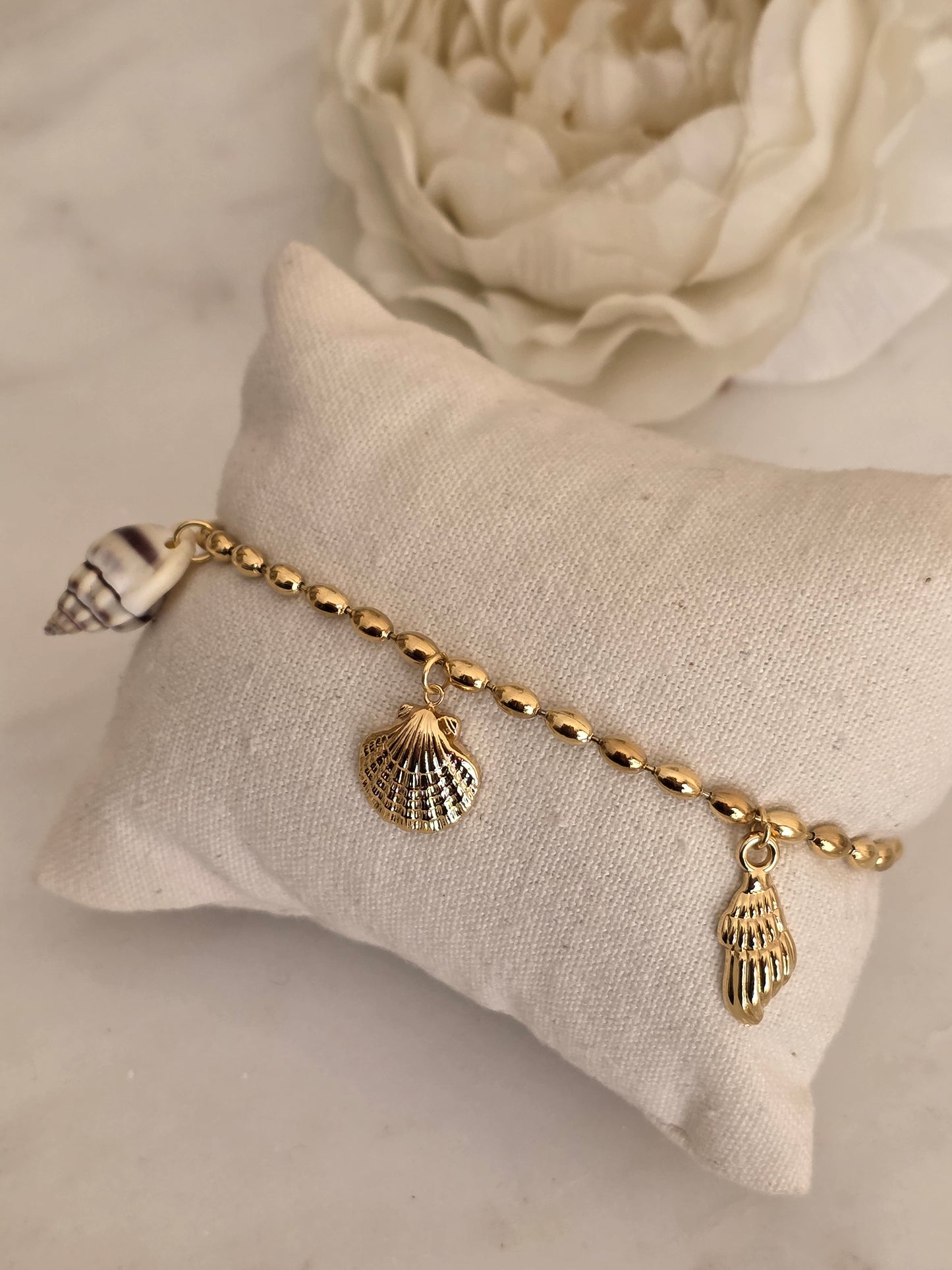 KENNA SHELL CHARM BRACELET
