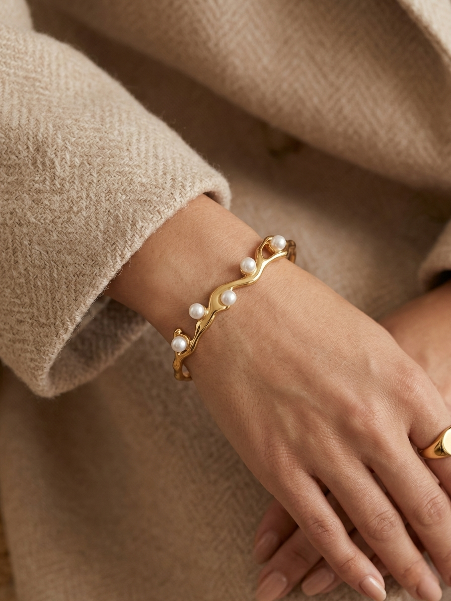 ILAY PEARL CUFF BANGLE