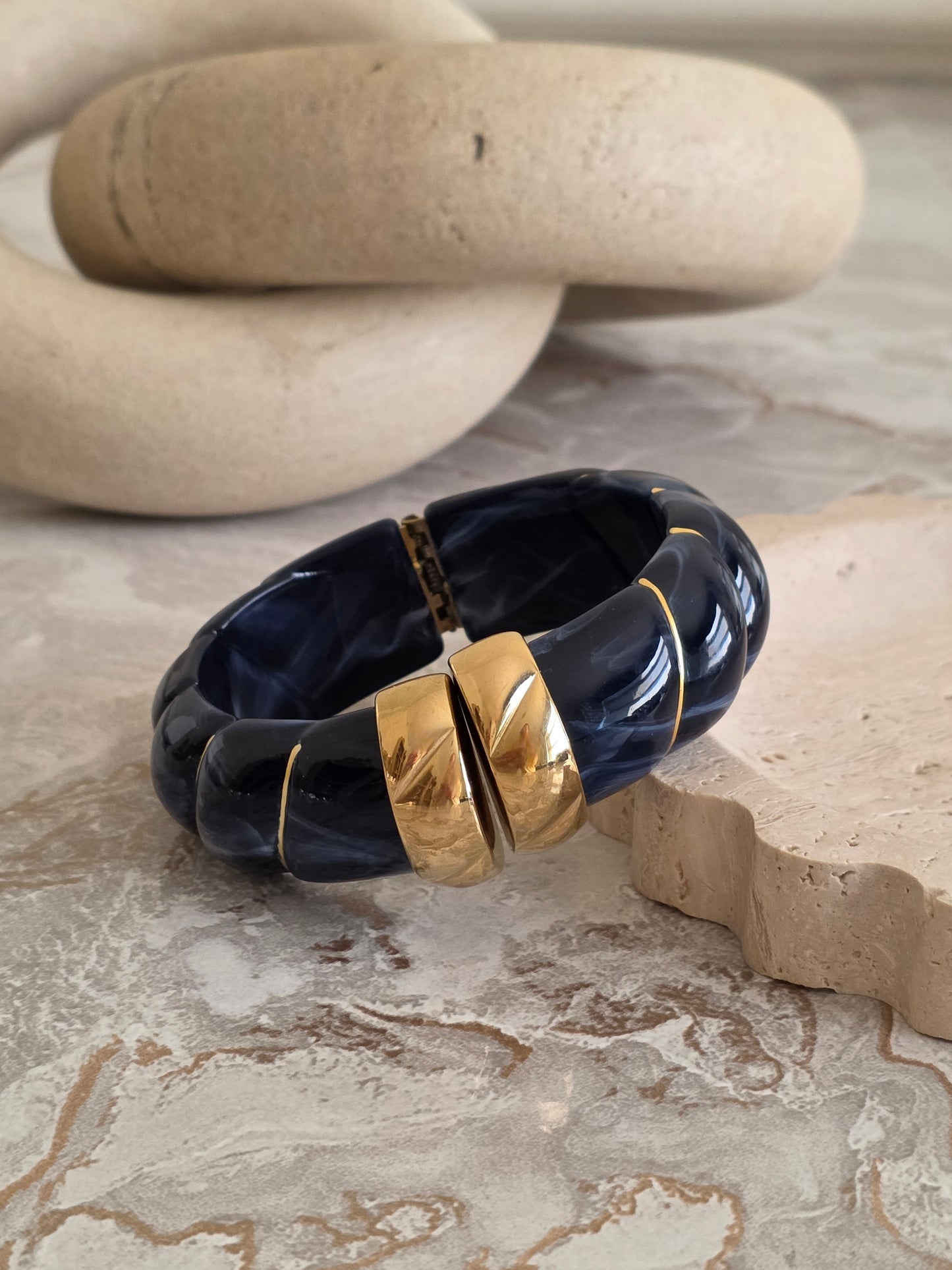 AZIZAH ACRYLIC BANGLE