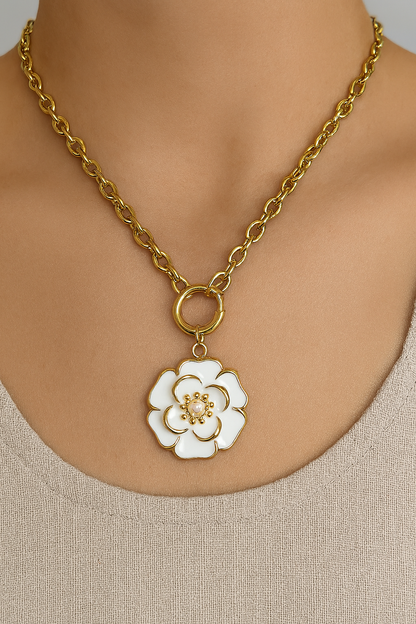 ELISE FLOWER NECKLACE