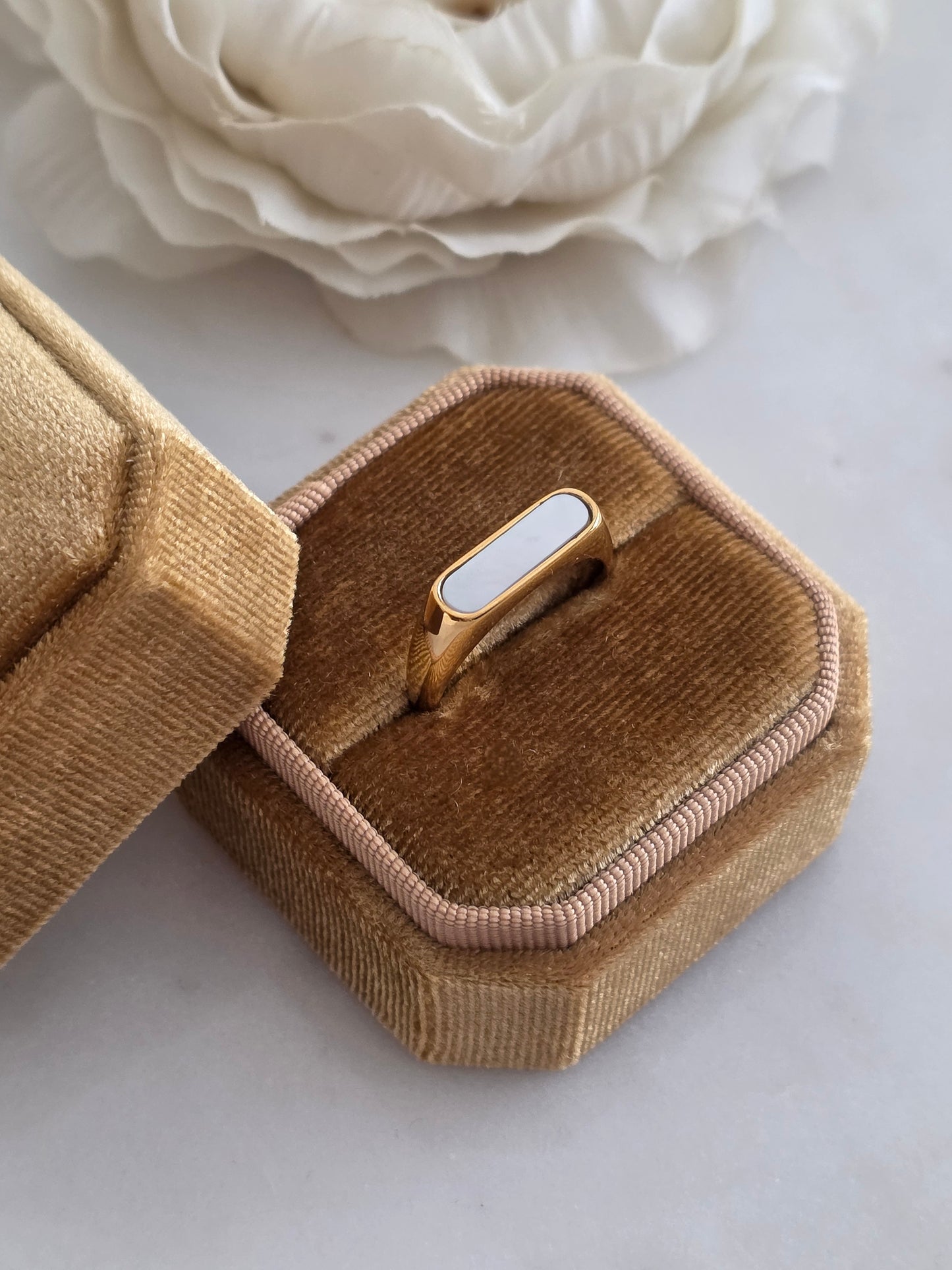 MAYAR WHITE SHELL RING