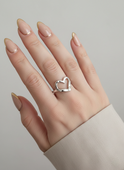 NADIRA VINTAGE HEART RING SILVER