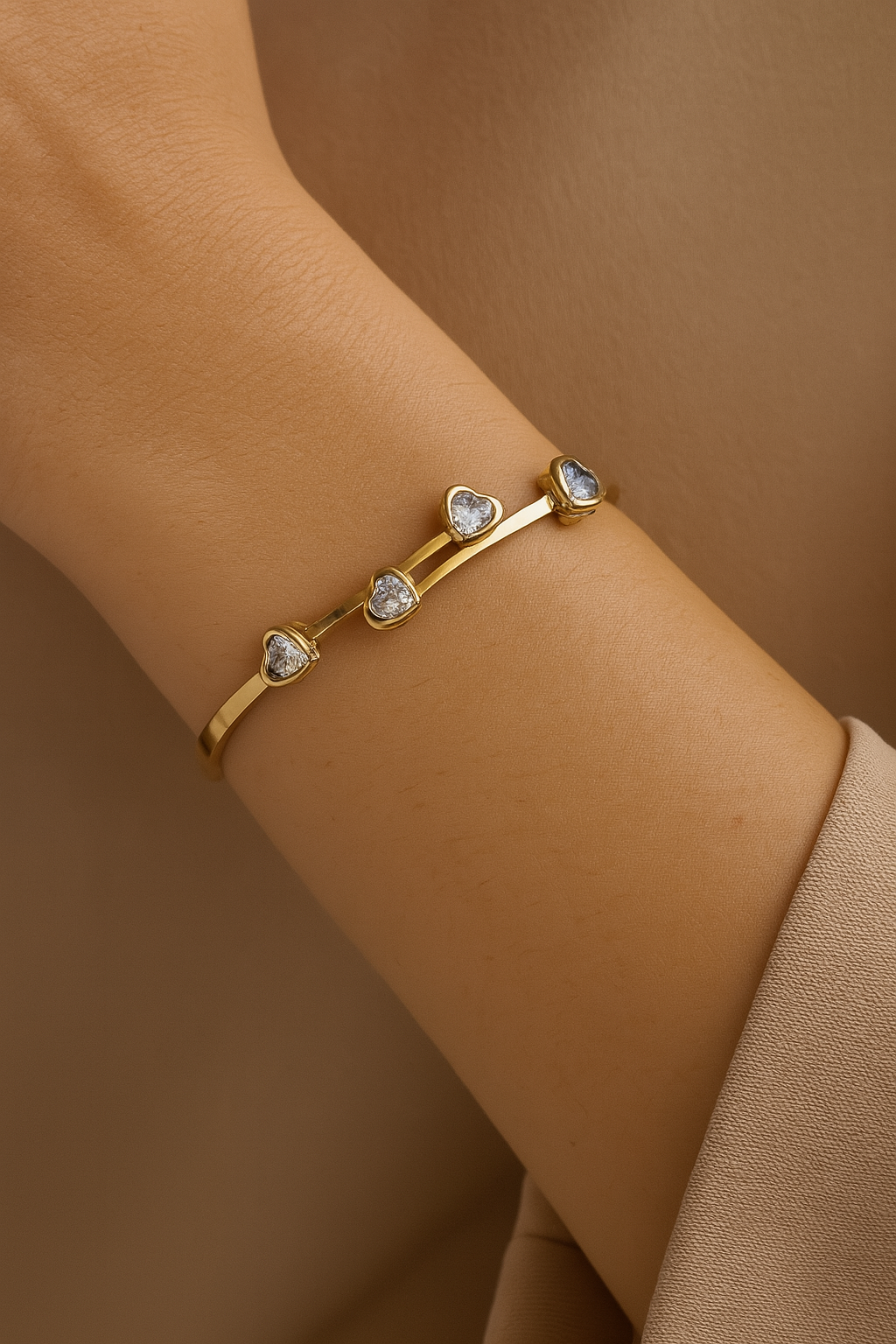 NILA HEART BANGLE