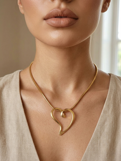 HUDA HEART NECKLACE